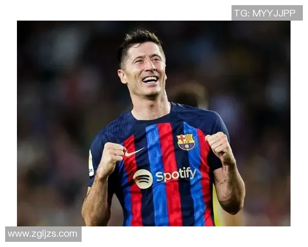 莱万回归对手阵营引发拜仁球迷愤怒指责其忘恩负义